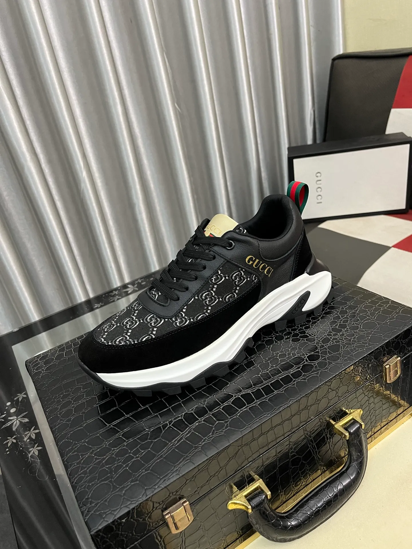 Men's Men's Shoes💰458⌚️⌚️[GUCCI] Gucci men's casual shoes are absolutely popular🔥The ultimate matching item for trendy men! The charm of super texture is irresistible, the main recommendation, the flower leather color is bright! The upper is made of high-quality brand printed fabric with cowhide, breathable leather lining and wear-resistant rubber sole, noble and elegant! Extremely comfortable🎁🎁You can be as handsome as you want💪 38-444⃣️colors available